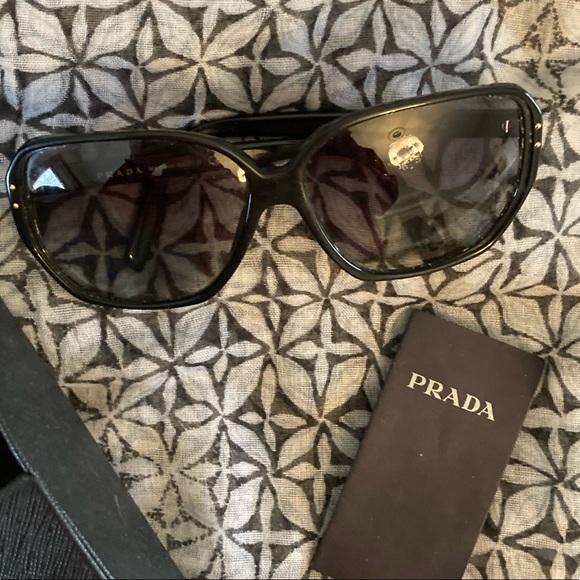 SALE🔥Prada sunglasses - Picture 1 of 16